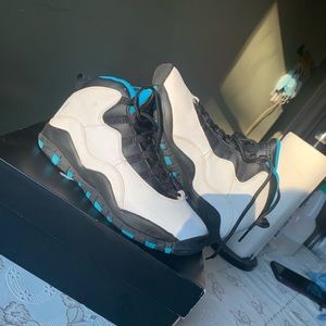 air jordan retros 10’s!! like new